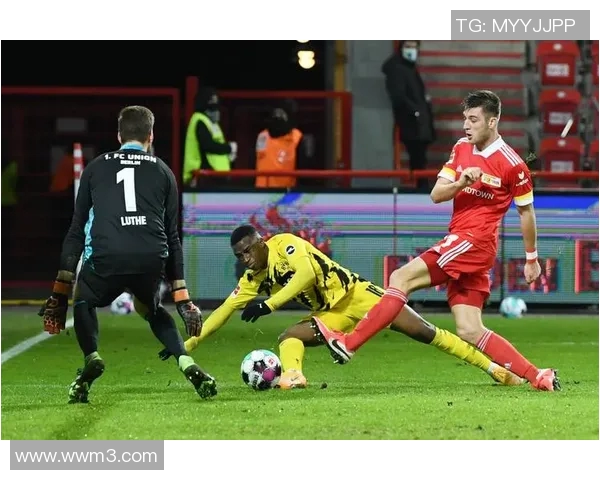 足球明星经典进球瞬间解析与技巧分享让你领略足球魅力 足球明星经典进球瞬间解析与技巧分享让你领略足球魅力